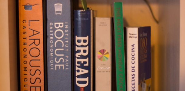 男子冒充税务人员收缴老坛酸菜面 被民警当场识破！