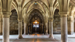 参加学术会议穿什么服装合适呢?