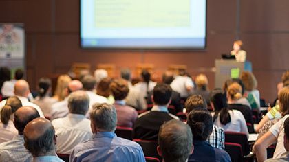 参加学术会议应该穿正装吗