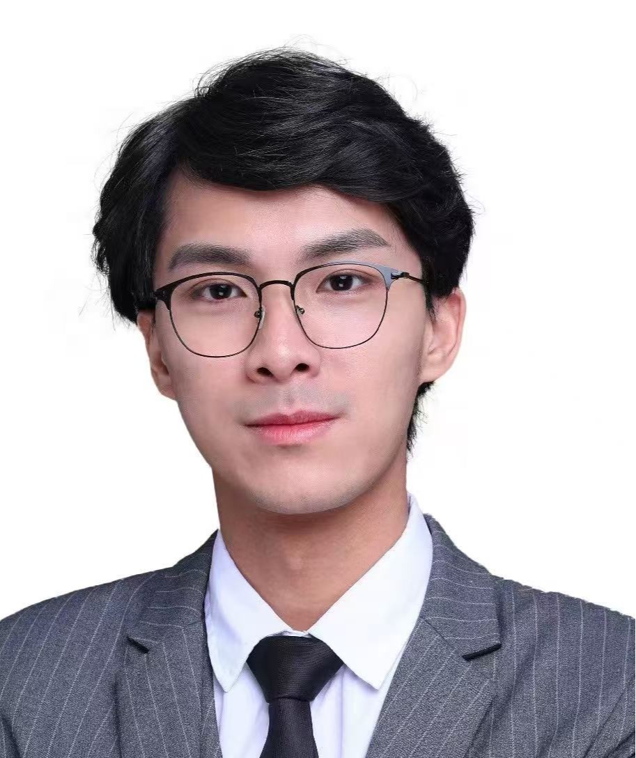 卢志.jpg