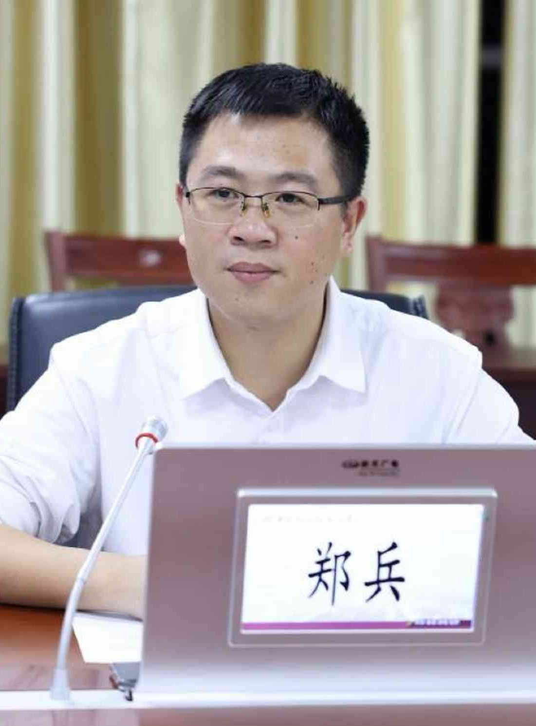 大会主席-郑兵教授，执行校长，海南科技职业大学，中国.jpg