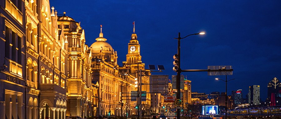 摄图网_701903797_上海外滩建筑群城市夜景_(企业商用).jpg