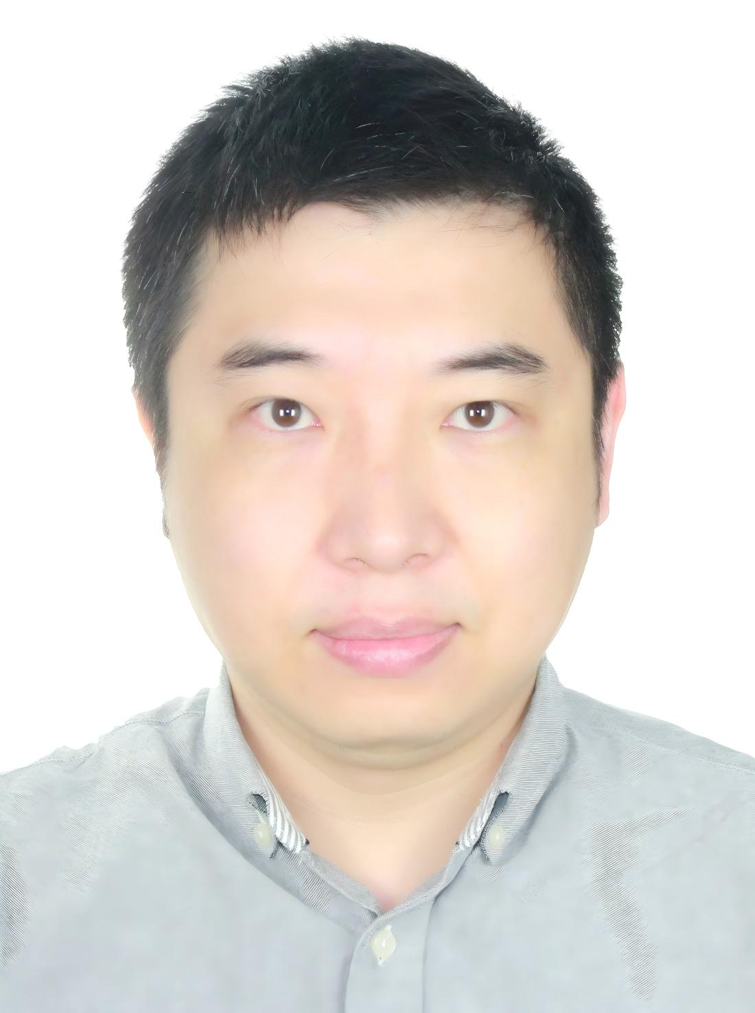 胡亮.jpg